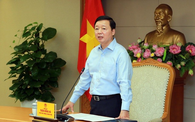 陈红河副总理主持会议。（图片来源：VGP）