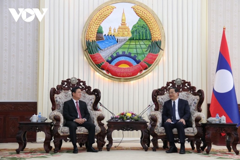 义安省委书记、人民议会主席蔡青贵会见老挝政府总理宋赛·西潘敦。（图片来源：VOV）