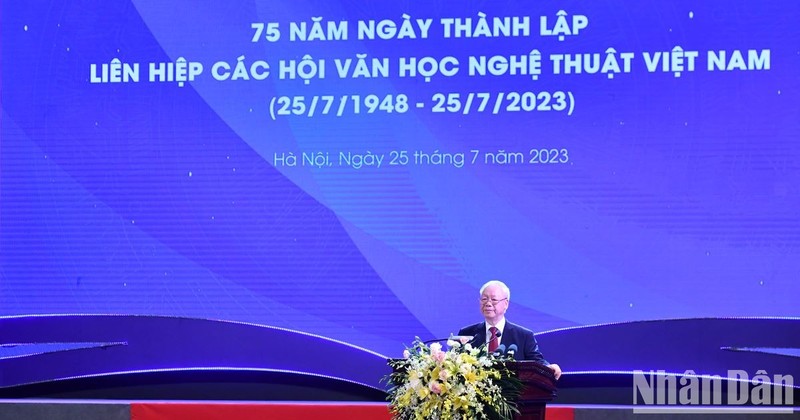 越共中央总书记阮富仲在仪式上发表讲话。