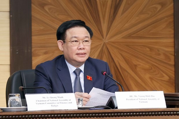 越南国会主席王廷惠在论坛上发表讲话。（图片来源：越通社）