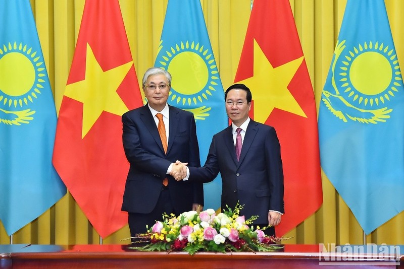 越南国家主席武文赏和哈萨克斯坦总统托卡耶夫。