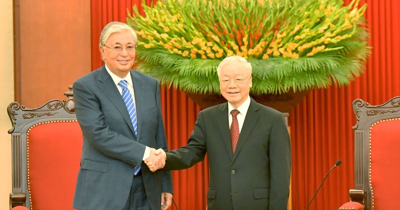 越共中央总书记阮富仲和哈萨克斯坦总统卡瑟姆若马尔特·托卡耶夫。
