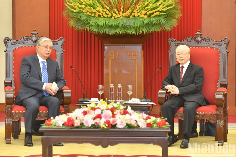 越共中央总书记阮富仲会见哈萨克斯坦总统托卡耶夫。