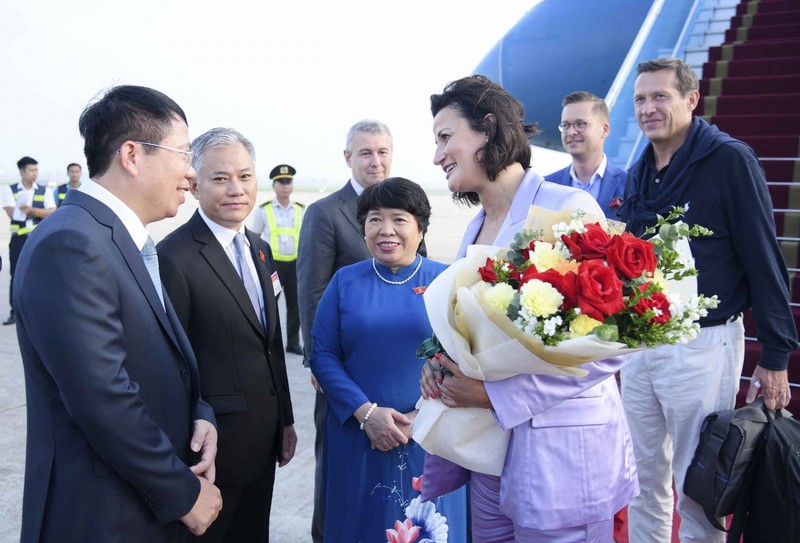 比利时参议院议长斯蒂芬妮·德霍斯抵达越南首都河内。（图片来源：VOV）