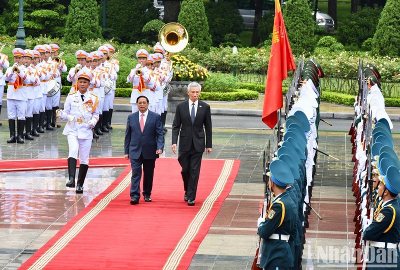 越南政府总理范明正和新加坡总理李显龙。