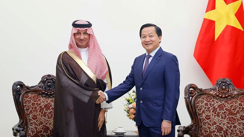 越南政府副总理黎明慨会见沙特阿拉伯旅游大臣艾哈迈德·哈提卜。（图片来源：VGP）