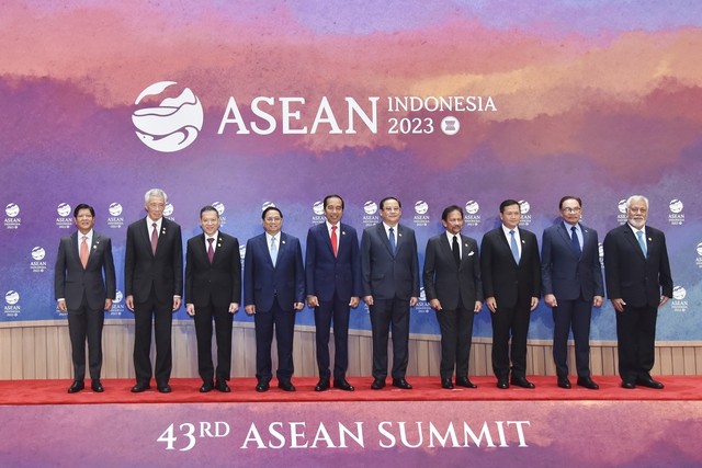 范明正总理和各位代表出席第43届东盟峰会开幕式。（图片来源：VGP）