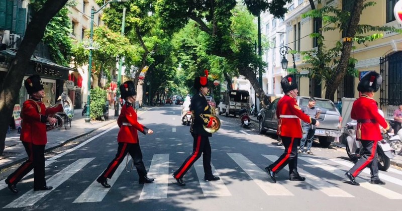 英国军乐队在河内市演出。