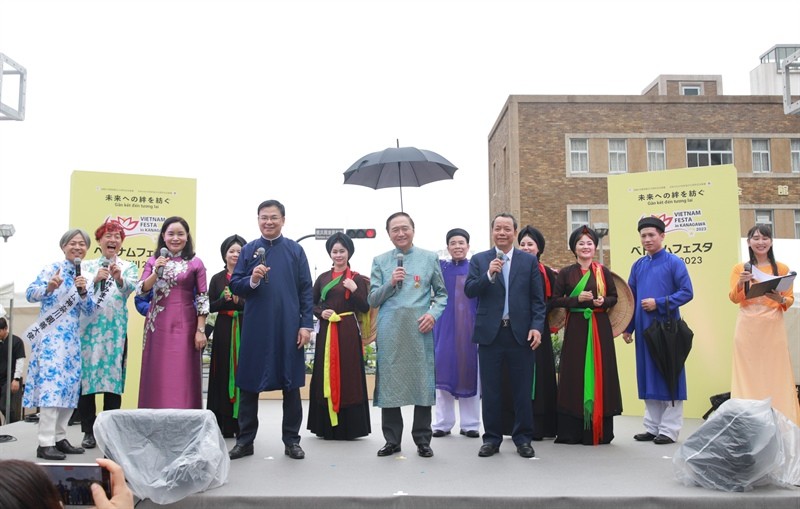 双方代表出席越南文化旅游节开幕式。（图片来源：文化报）