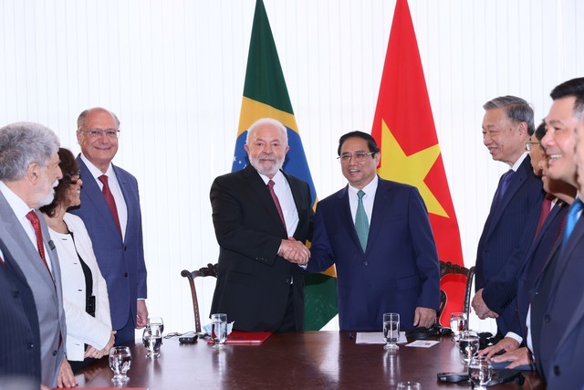 越南政府总理范明正与巴西总统卢拉·达席尔瓦举行会谈。（图片来源：VGP）