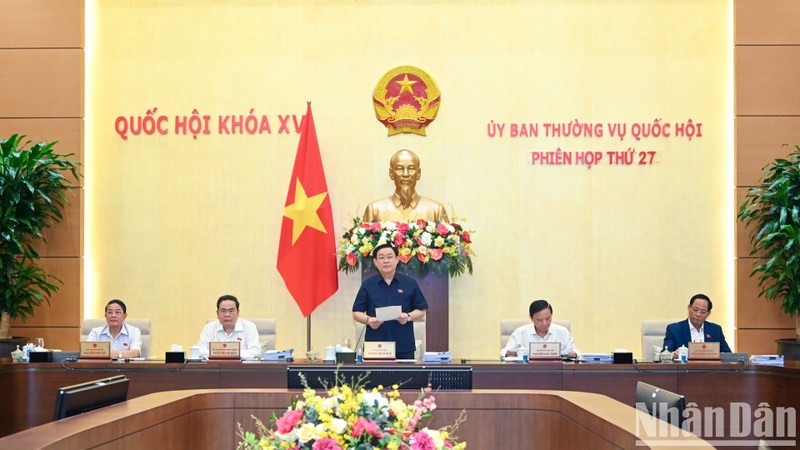 越南国会主席王廷惠在会议上致开幕词。