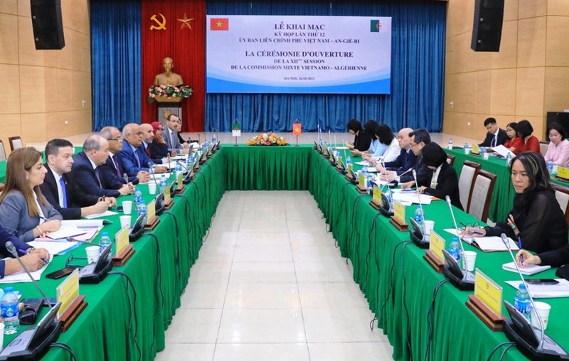 越南-阿尔及利亚政府间委员会第十二次会议。（图片来源：人民军队报）