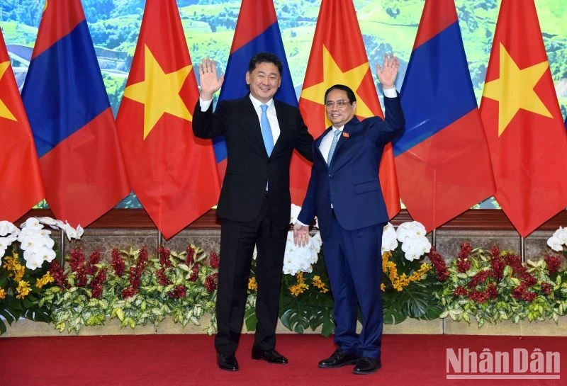 越南政府总理范明正和蒙古国总统呼日勒苏赫。