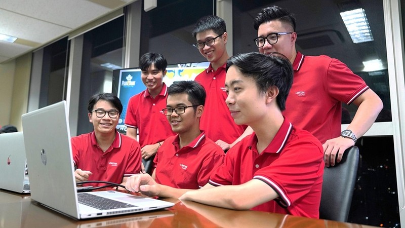越南队在2023年东盟大学生与信息安全比赛取得优秀成绩。（图片来源：人民军队报）