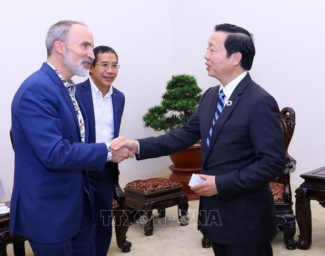 越南政府副总理陈红河会见美国哥伦比亚大学商学院教授。（图片来源：越通社）