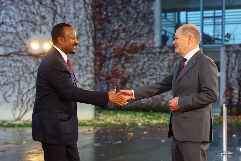 在2023年11月19日在德国柏林举行的非洲契约峰会框架内，德国总理奥拉夫欢迎埃塞俄比亚总理阿比·艾哈迈德·阿里。（图片来源：路透社）