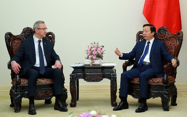 越南政府副总理陈红河会见俄罗斯联邦卡卢加州州长。（图片来源：VGP）