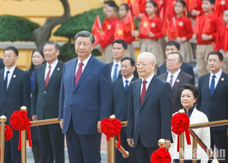 越共中央总书记阮富仲和中共中央总书记、中国国家主席习近平。