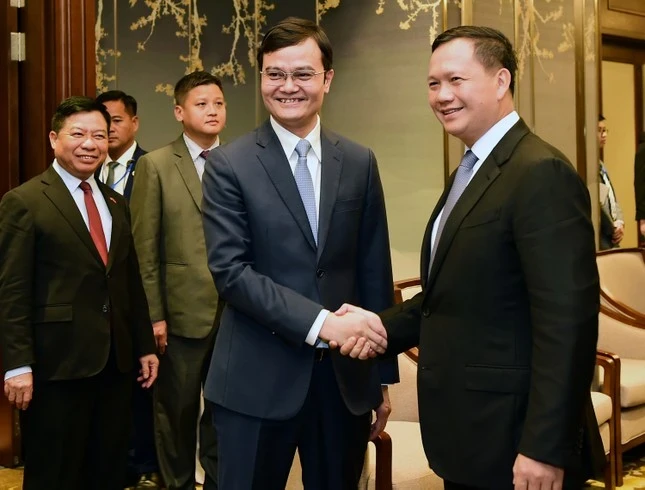 越南胡志明共青团中央委员会第一书记裴光辉和柬埔寨首相洪玛奈。（图片来源：doanthanhnien.vn）