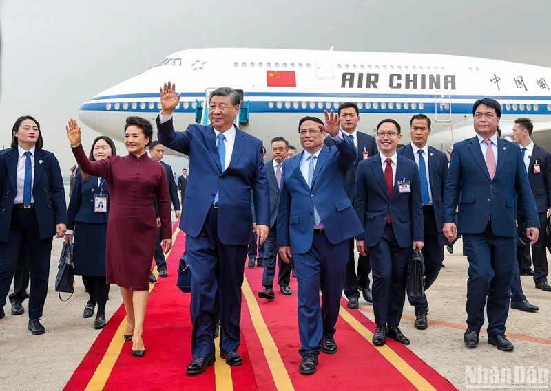范明正总理欢迎中共中央总书记、中国国家主席习近平和夫人。