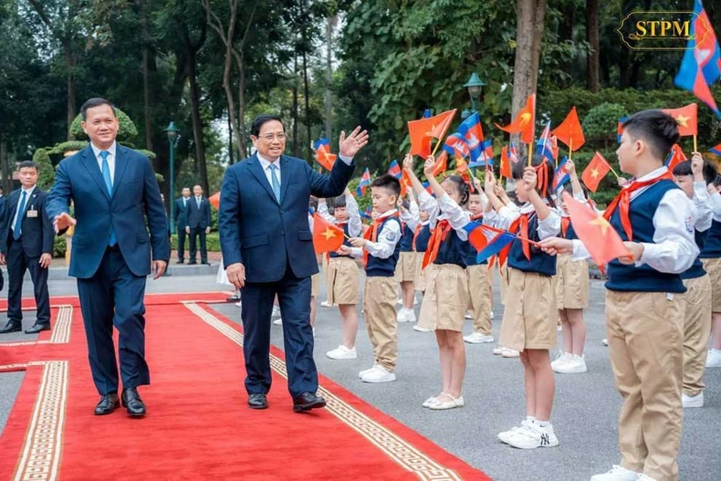 柬埔寨王国首相洪玛奈亲王和越南政府总理范明正。