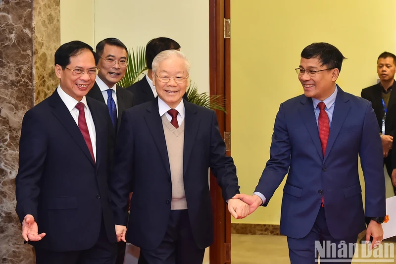 越共中央总书记阮富仲出席第32次外交会议。