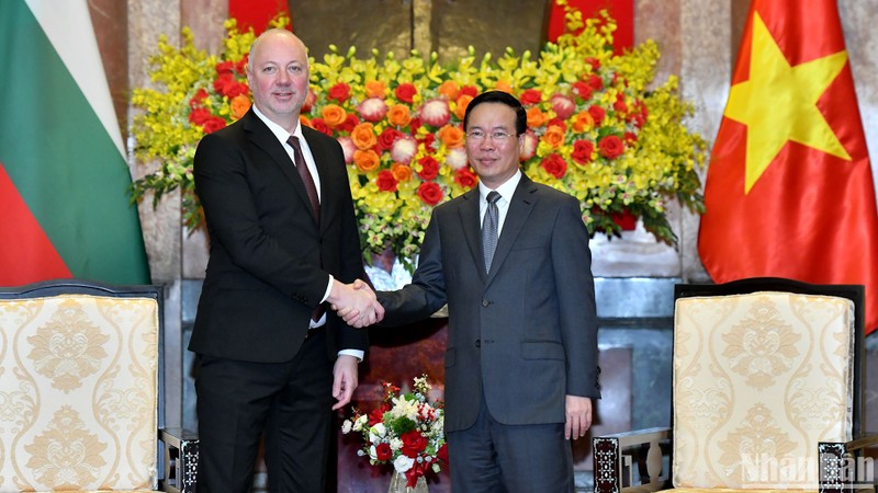 越南国家主席武文赏和保加利亚国民议会议长耶利亚兹科夫。