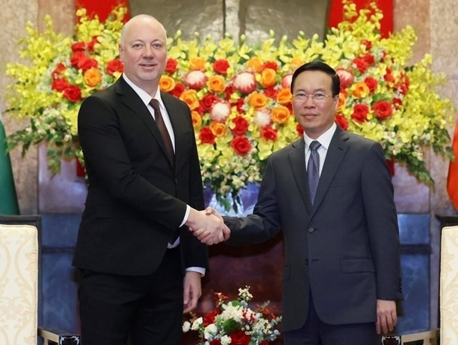 越南国家主席武文赏和保加利亚国民议会议长耶利亚兹科夫。（图片来源：越通社）