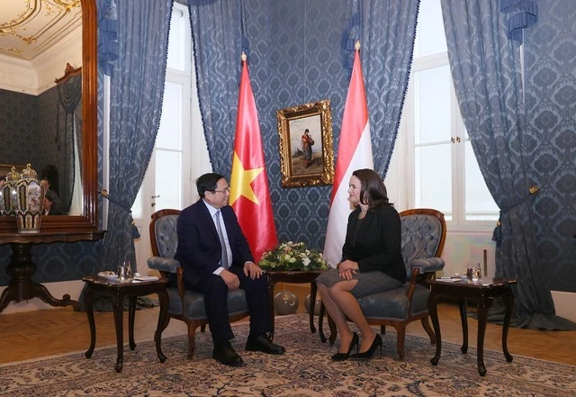 越南政府总理范明正会见匈牙利总统卡塔琳·诺瓦克。（图片来源：thanhnien.vn）
