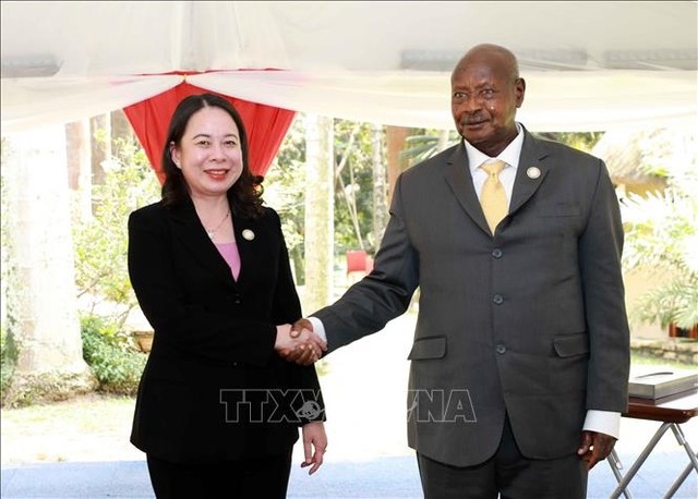 国家副主席武氏映春和乌干达总统穆塞韦尼。（图片来源：越通社）