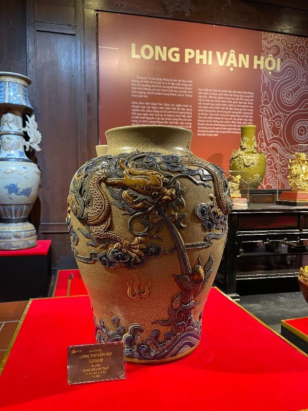 龙飞运会陶瓷系列的作品。（图片来源：nguyentrungthanh.org）
