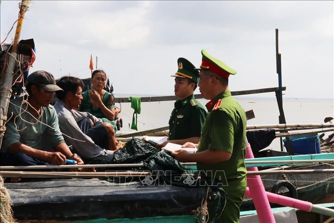 前江省边防部队呼吁渔民严格执法。（图片来源：越通社）