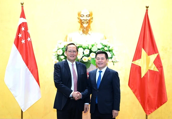 越南工贸部部长阮鸿延和新加坡贸工部第二部长陈诗龙。（图片来源：越通社）