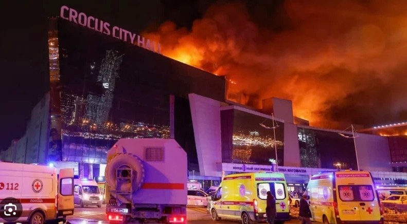 袭击事件在俄罗斯首都莫斯科近郊的“克罗库斯城”音乐厅发生。
