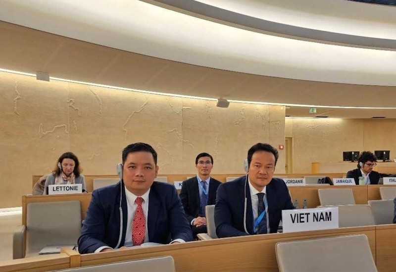 越南代表出席会议。（图片来源：tuyengiao.vn）