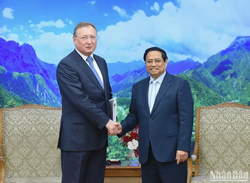 越南政府总理范明正会见俄罗斯联邦扎鲁别日石油公司总经理谢尔盖·库德里亚绍夫。
