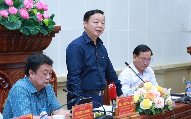 陈红河副总理在会议上发表讲话。（图片来源：baochinhphu.vn）