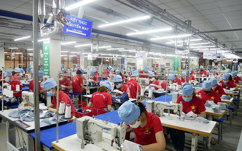 十号服装总公司的生产活动。