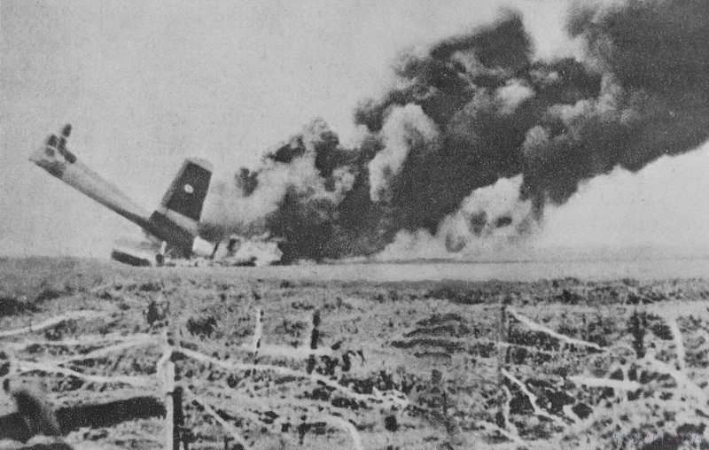 1954年，一架法国飞机在奠边府阵线坠毁。（图片来源：越通社）
