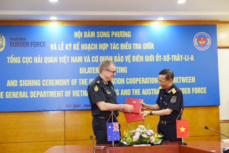 越南海关总局与澳大利亚边防局签署调查合作计划。（图片来源：dangcongsan.vn）