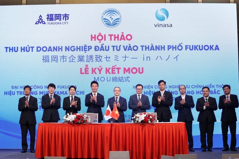 越南通信传媒部同福冈市签署了关于支持创业企业的合作谅解备忘录。