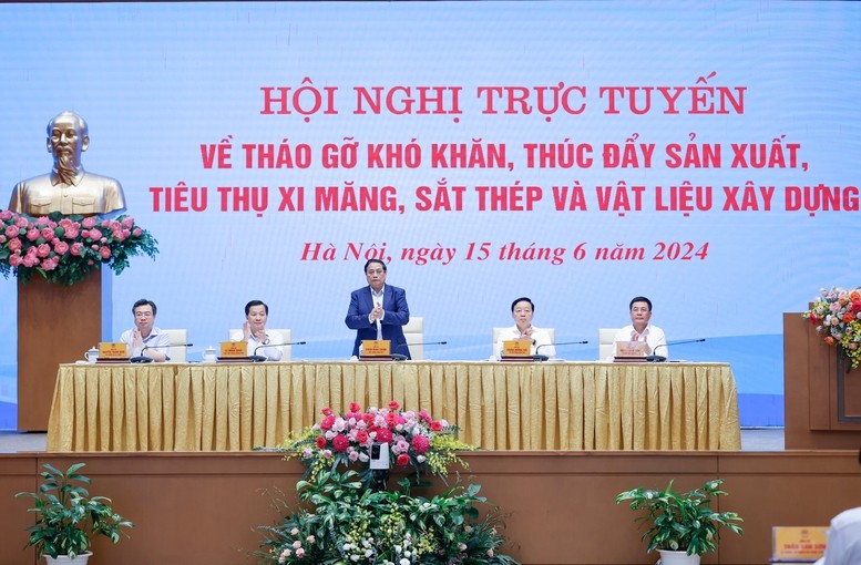 范明正总理主持会议。（图片来源：baochinhphu.vn）