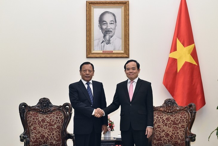 越南政府副总理陈流光会见中国国家民族事务委员会副主任边巴扎西。（图片来源：vovworld.vn）