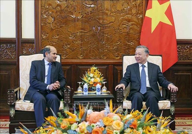越南国家主席苏林会见印度驻越南大使桑迪普·阿里亚。（图片来源：baochinhphu.vn）