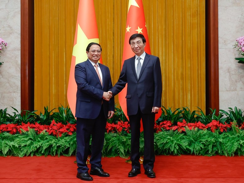 范明正总理会见中国全国政协主席王沪宁。（图片来源：baochinhphu.vn）