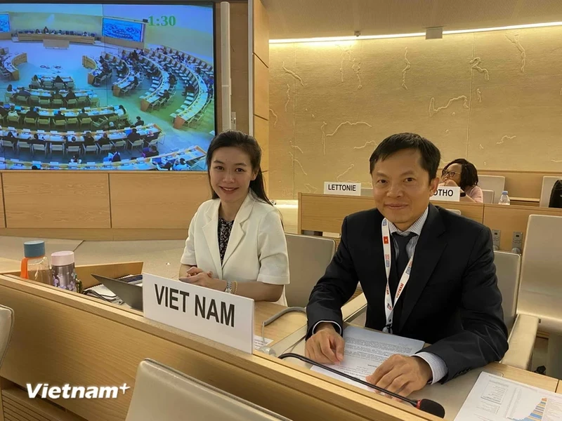越南常驻联合国代表团副团长弓德欣出席联合国人权理事会第56届会议。（图片来源：越通）
