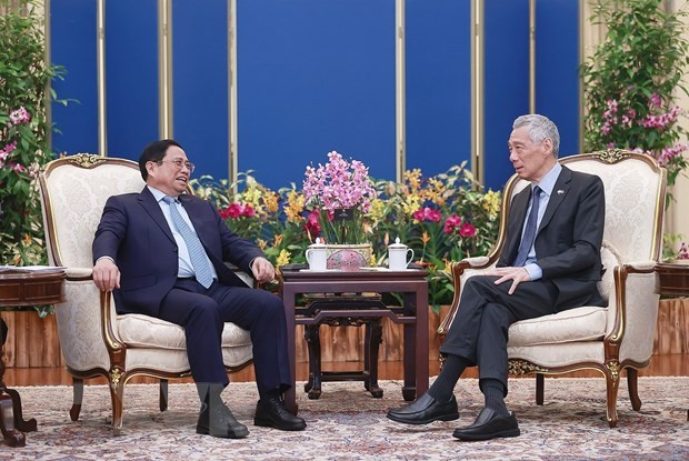范明正总理同李显龙总理促膝交谈。