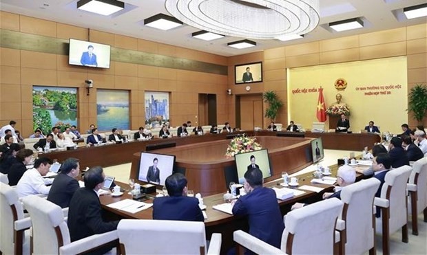 越南国会常委会2月13日会议场景。