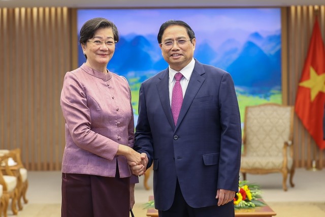 越南政府总理范明正会见柬埔寨新任驻越南大使谢金塔。