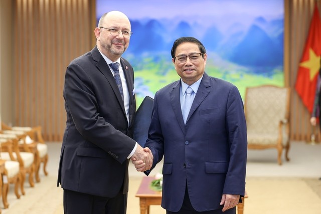 越南政府总理范明正会见了瑞士新任驻越南大使托马斯·加斯。